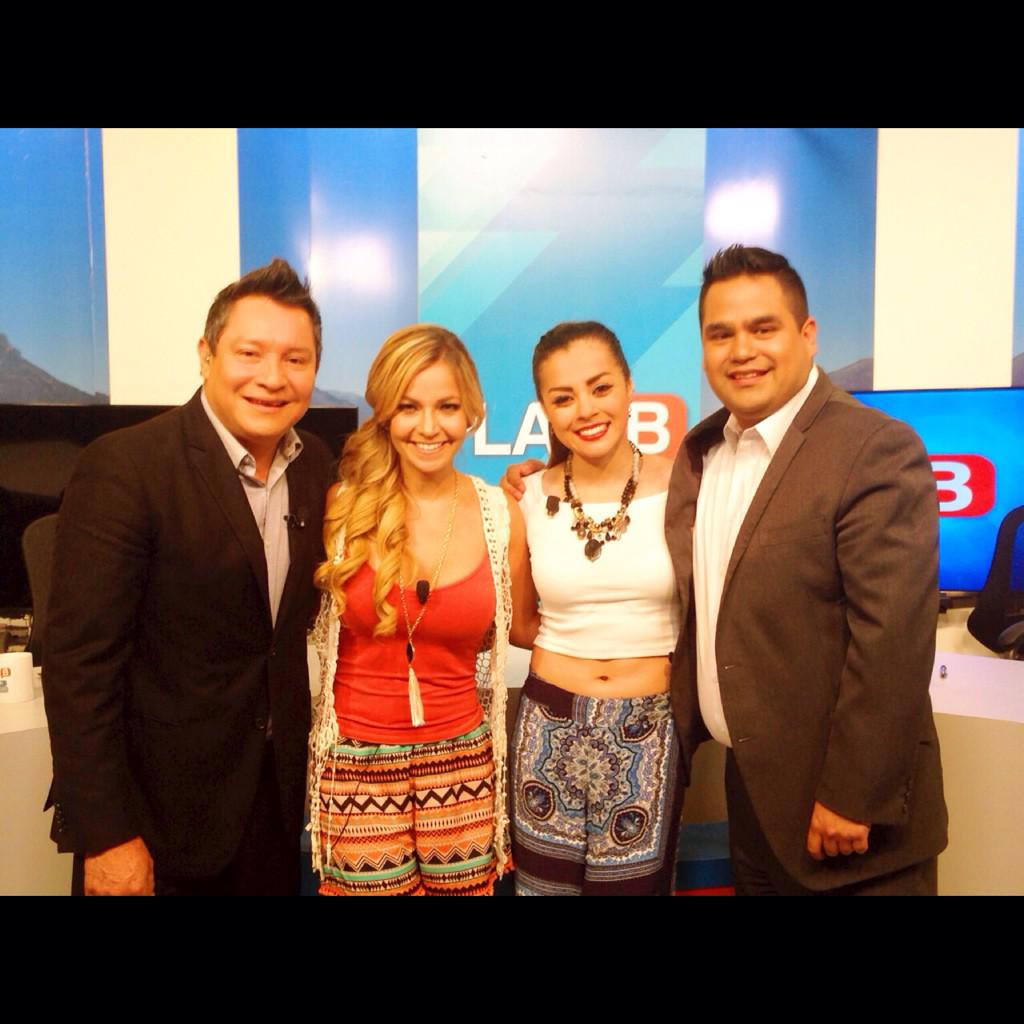 gabyramiirezz's tweet photo. Gracias a @PlanB_Azteca7 por la invitación 😊 me la pasa muy bien 😙 http://t.co/DfjjCJQ1Pj