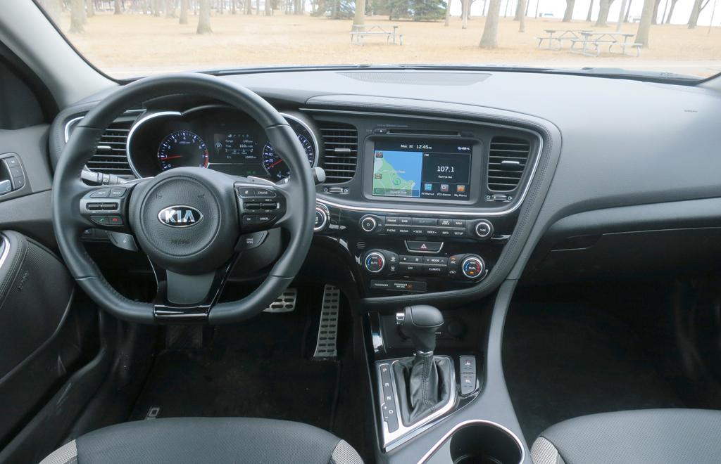 drivingdotca's tweet image. One of the best interiors under $35k belongs to the @KiaCanada Optima SX. Review: driving.ca/kia/optima/rev… #carreview