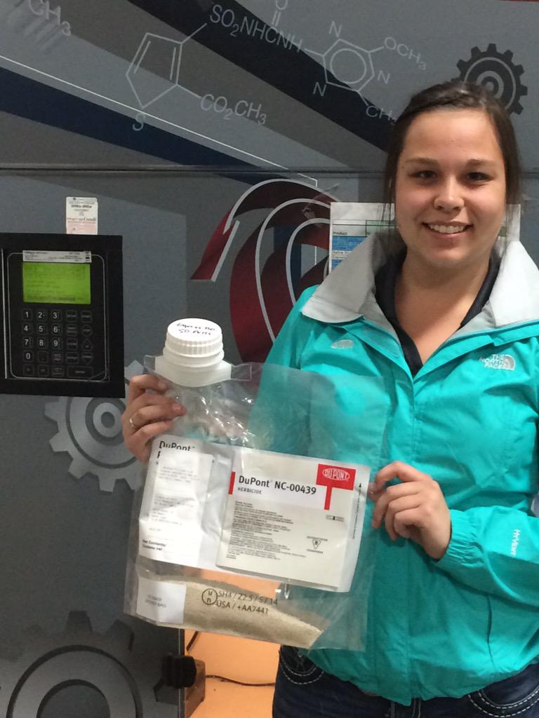 GregoireJenna's tweet photo. Awesome day of blending up some #expresspro with @Dinwoodie_Kate #preburn #extendedcontrol #DuPont http://t.co/241PmuPlUM