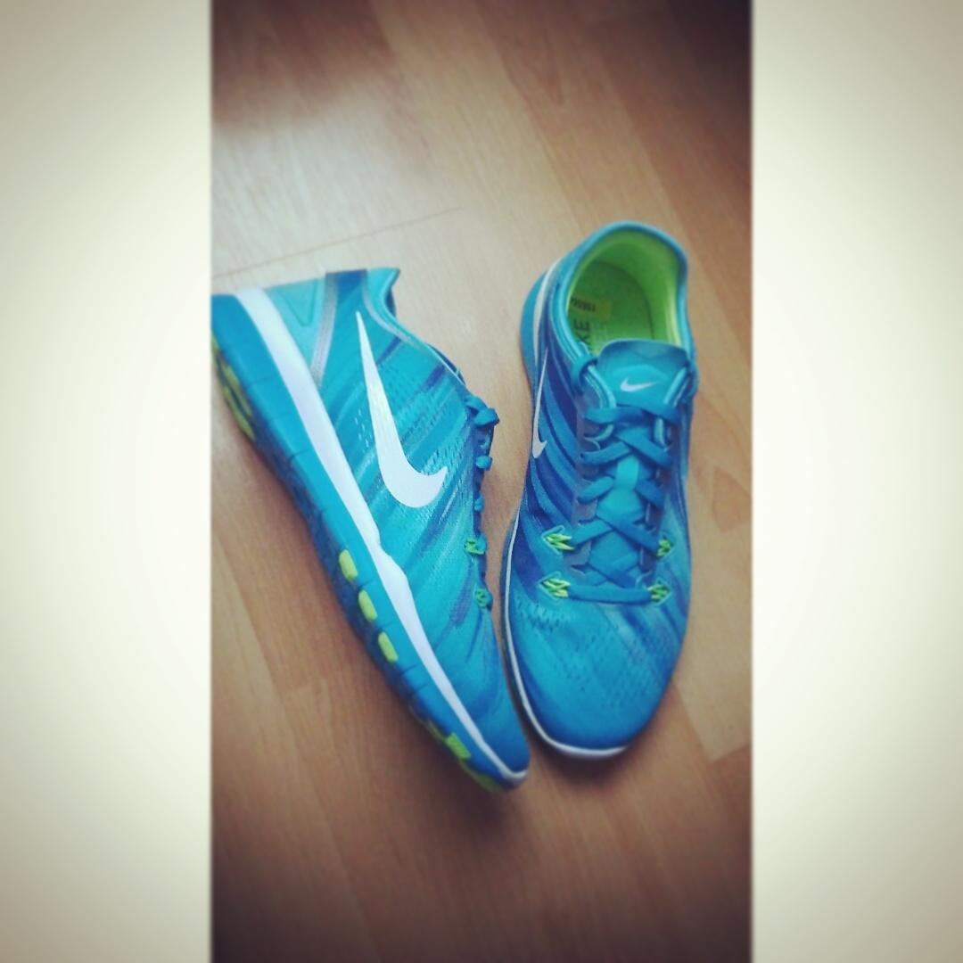 CroninTess's tweet photo. Loving my new Nike Free TRs from @lifestylesports. They go so well with jeans too! 💙 💃 #LSS #TEAMENNIS http://t.co/82Oglhm5za