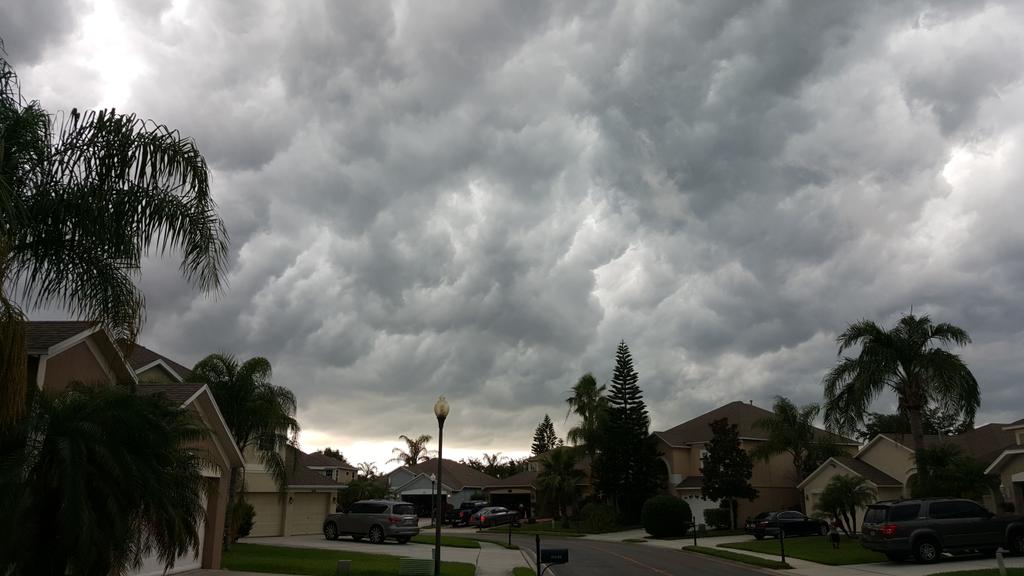 Antony511's tweet image. Get ready Pinellas, this is heading your way #clouds #pascofl