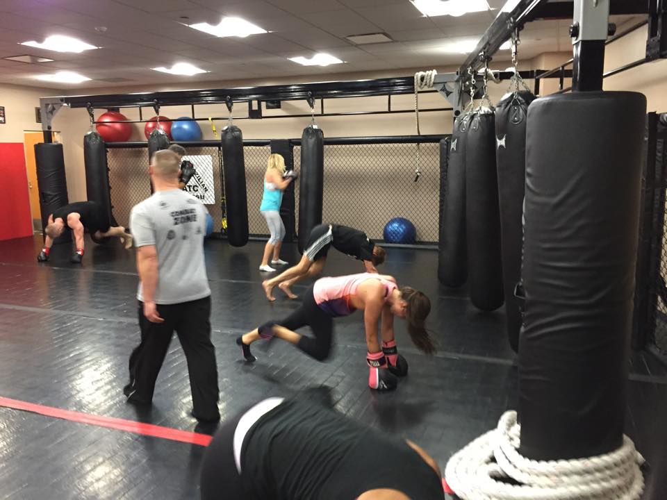lionelbienvenu's tweet image. here it is. "Extreme Fitness" @TheNowDenver @GreenwoodATC #KnockoutTraining #CombatZone
VIDEO:
bit.ly/1Jb6vHA