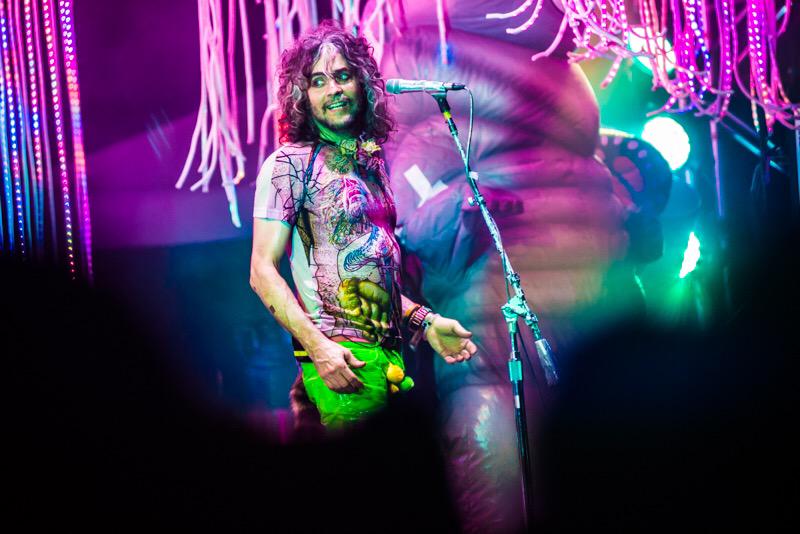 samsaturday's tweet photo. .@AUSTINPSYCHFEST highlights - Sunday, w/ @theflaminglips, Fuzz, @zzzs_official, @Mugstar http://t.co/JZclwAdikc