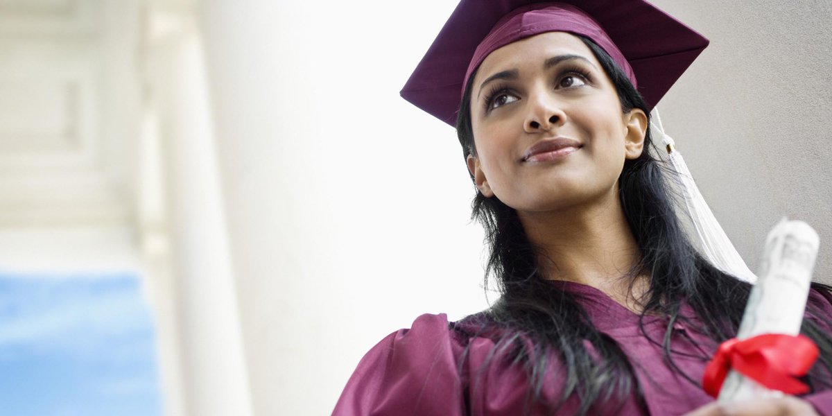 HuffPost's tweet photo. A big mistake many new graduates make when starting their careers http://t.co/NidDFbpFau http://t.co/IDR3aiGpkW
