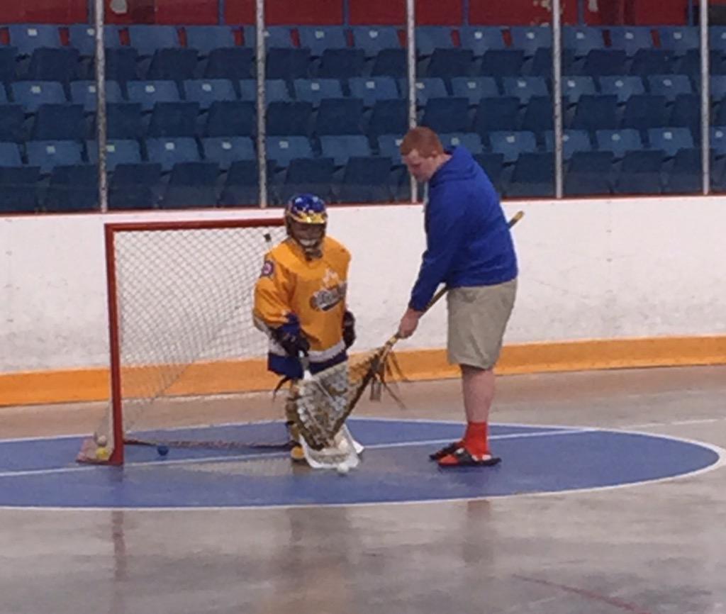 BeachesJrA's tweet photo. Our rookie goalie @brayden_bell98 helping a @BeachesLacrosse minor goalie before practice. #GrowTheGame #RideTheTide http://t.co/xiAOCSOpG3