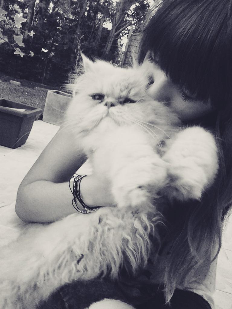 MarieShha's tweet photo. #hellllppp http://t.co/LpqzGExtcy