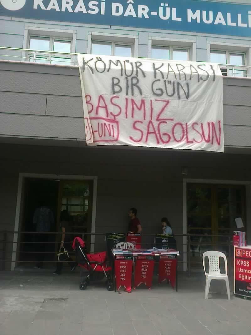 uAUNIBalikesir's tweet photo. Tam 1 yıl önce Soma maden faciasında hayatını kaybeden 301 madencimizi saygi ve rahmetle aniyoruz #SomayıUnutma #Soma http://t.co/brl7JDT6Ta