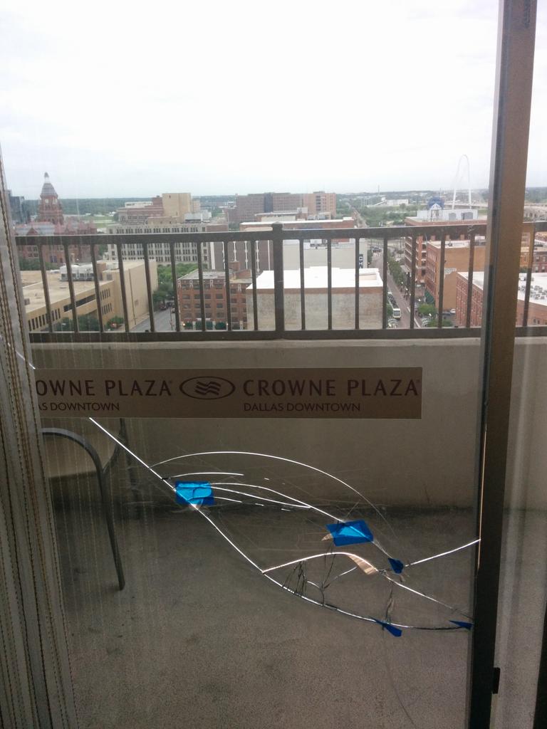 risbans's tweet photo. What a guest should expect @CrownePlaza @CrownePlazaDAL 15th floor suite? AM call to manager not returned yet. #fail http://t.co/xlw40Rfnov