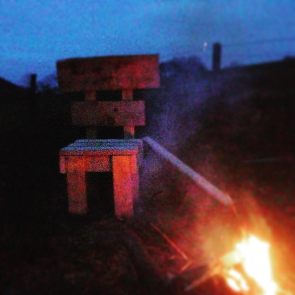 jays_designs's tweet photo. #Junoeffect This is what you have to do when you're a country bumpkin like me. #makethatthrone http://t.co/RUOpjPuNXt