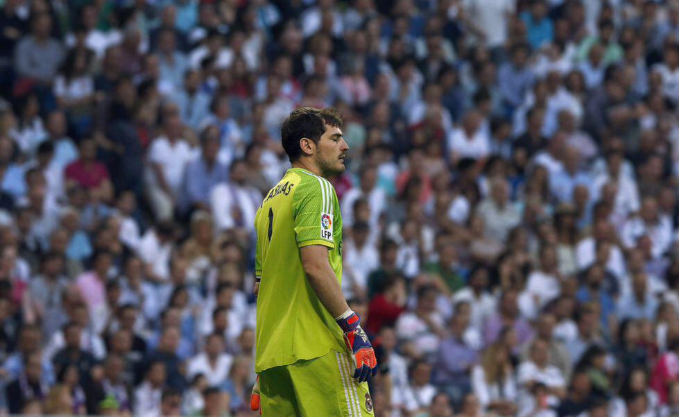 RMadridSports's tweet photo. Mañana habrá una pancarta en honor a Casillas, pidiendo respeto para el capitán. 

1 RT=1 RESPETO PARA IKER. #genius http://t.co/8dx1zjBvEy