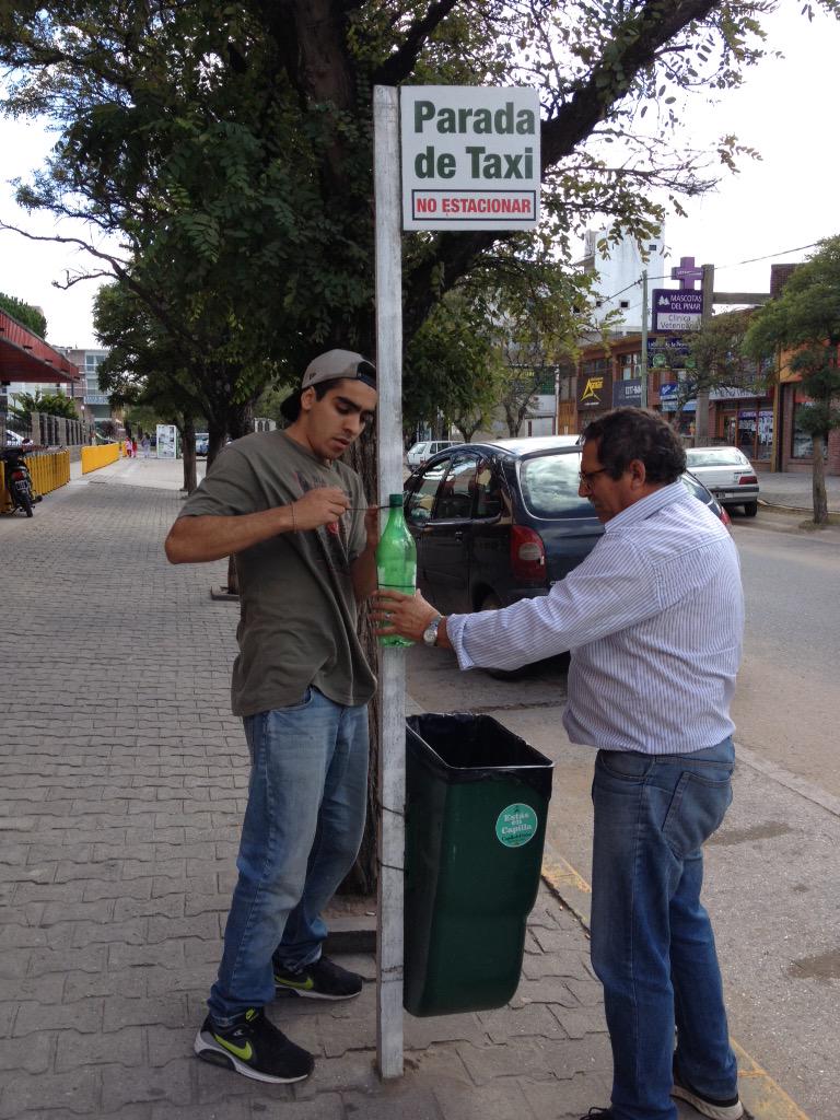 Hoy colocamos un cenicero en la vía pública en Pinamar, RT y que haya en muchos lados.