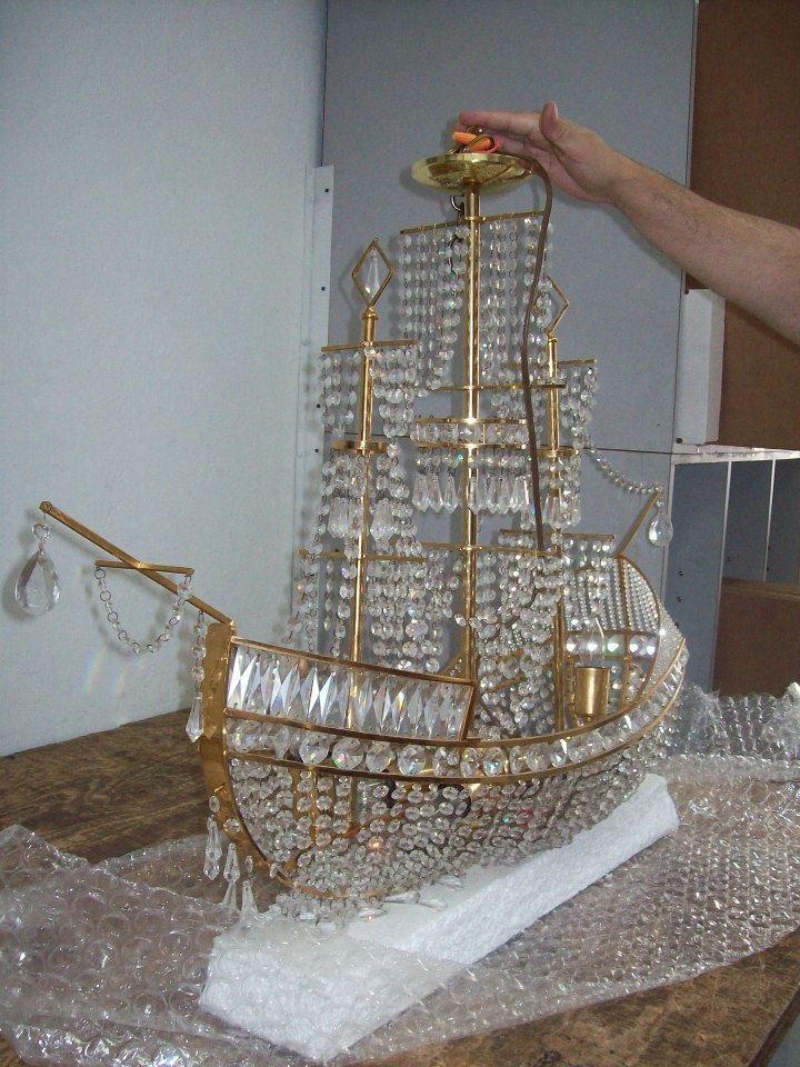 MiamiPakmail's tweet image. look at what we can pack for you! this chandelier arrived perfectly thanks to Ricardo's excellent packing job!!