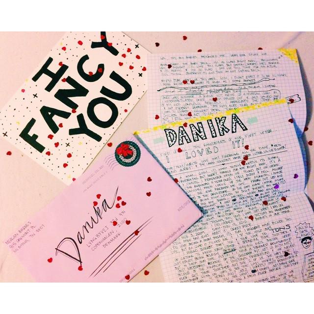 My rainy day is brighter thanks to my fairy godmother of a pen pal @ohhmeagan !! 💕 http://t.co/GBpUYR9xiL<a href="/tag/copenhagen"class="tags"><span>#copenhagen</span></a><a href="/tag/distortion"class="tags"><span>#distortion</span></a><a href="/tag/vicedk"class="tags"><span>#vicedk</span></a>