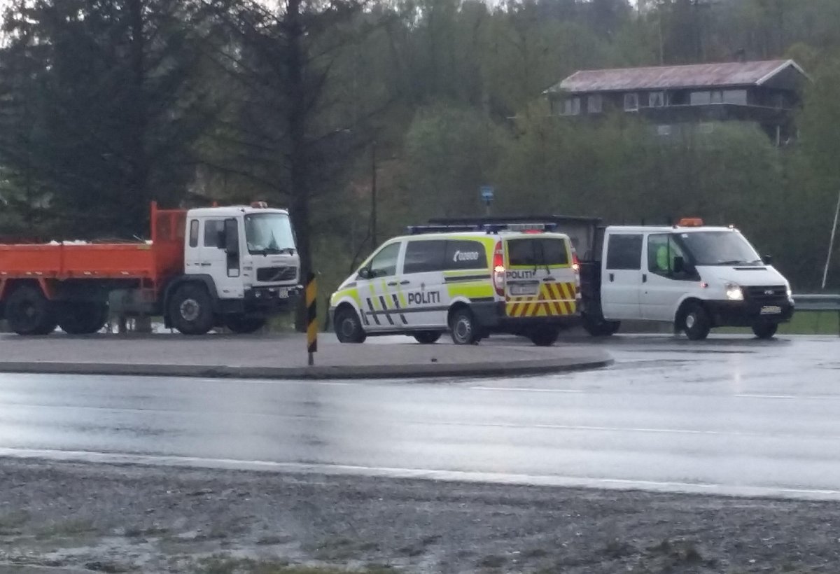Bergsøya: Utenlandsk fører anmeldt for ikke å ha stoppet for kontroll, samt manglende førerrett. Bistand fra politiet