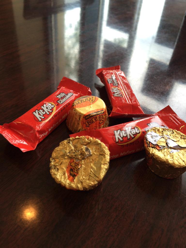 Who needs what today at 4pm? #KitKat #Reesescups