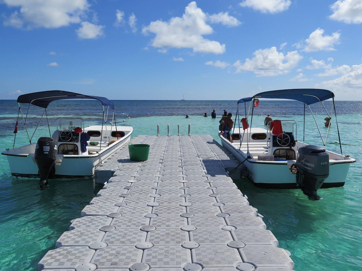 Visitaandb's tweet photo. Join us at Stingray City Antigua
#LoveAntiguaBarbuda #Isandlife #Paradise #travel #vacationlikeaking http://t.co/378GC9MFZl