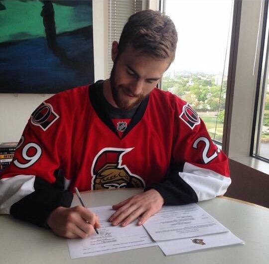 FanlyHockey's tweet photo. Matt O'Connor doing what every young goalie dreams of. #TendyLove http://t.co/uocETWDR9d