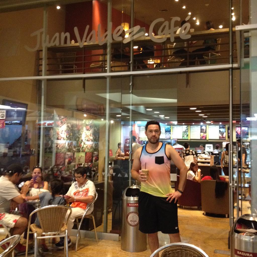 politogitz's tweet photo. Cafeholicoleando! http://t.co/W6LheFSJix