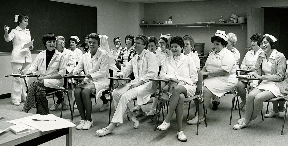 FollowMercy's tweet photo. #NursesWeek concludes today, the 195th b-day of Florence Nightingale, considered the founder of modern nursing. http://t.co/wuPAcgqDW8