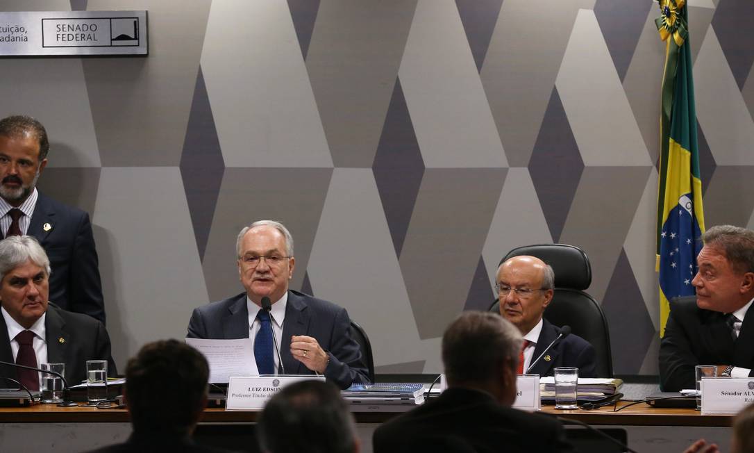 Senado votará sobre Fachin dia 19; Renan diz que 'prudência recomenda' data. glo.bo/1E4aqyI