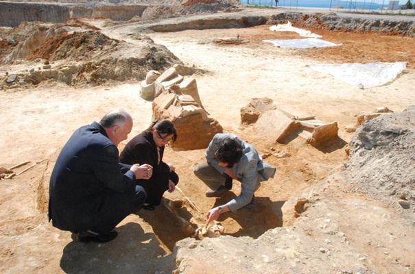 Medya_Sondakika's tweet photo. 2 bin 500 yıllık antik mezarlık ortaya çıktı
http://t.co/cEZmZ1cILA http://t.co/qfA3iI6PIF
