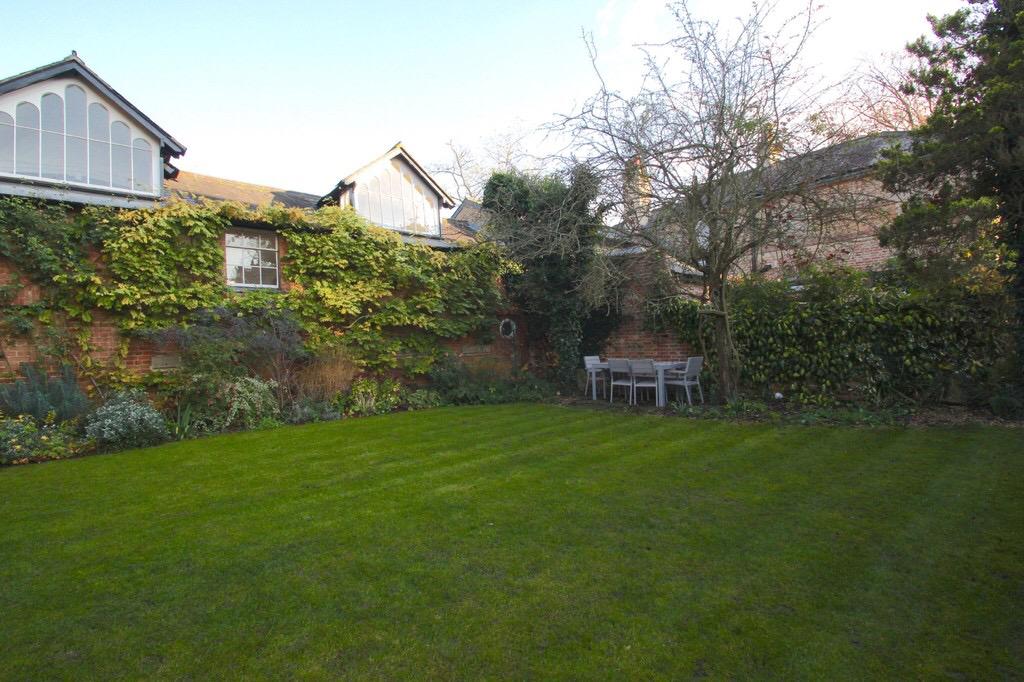 ShortLetsOxford's tweet photo. A wonderful family home on #ShortLet in #Oxford. @thedragonschool #ParkTown #holidaylettings Call us for more info http://t.co/dejPyJXxvS