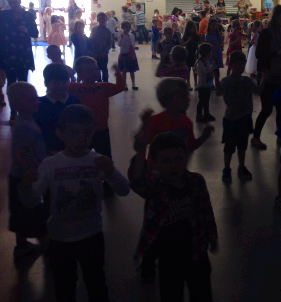 LitchardPrimary's tweet photo. Great discos tonight! Big thanks to FOLPS + staff for giving up their time #FOLPS http://t.co/e3NmpqtGLM