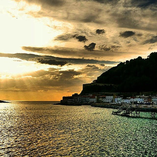 InakiJM's tweet photo. #donostiasansebastian #euskalherria #euskadi #cote_basque by begocabaleiro http://t.co/l5BWWJCDu1
