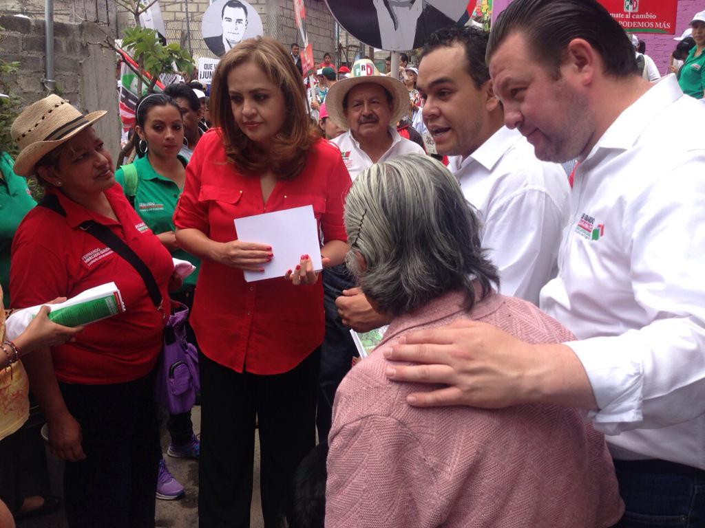 Fer_MercadoG's tweet photo. Hoy con @AnaLiliaHerrera e @IBetanzosMTDF recorrimos San Nicolás y Chisto, zonas olvidadas x la delegación http://t.co/Bib9ygvC4L