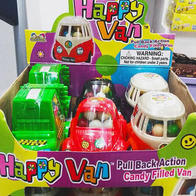 CandyStoreVzla's tweet photo. ¡Las #HappyVan que acaban de estacionarse en nuestra tienda #CandyAdventure! http://t.co/ngyTh3vyEX