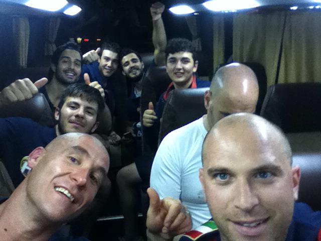 simobaldini's tweet photo. #selfie #gara1 #finale #derbyintrasferta #centroforte #hockeypista #forzaforte http://t.co/I0jv4WaOqY