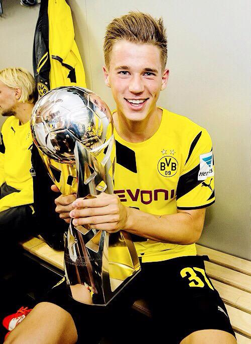 Happy Birthday, Erik Durm! (Darn you for being messageless) May you always have a pretty face. 