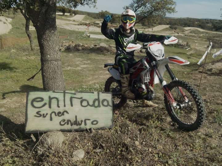 Royanejos's tweet photo. ...concentración Offroad en las instalaciones del circuito "Vía de la Plata". 
ENTRADA GRATUITA todas las motos 2-4 http://t.co/nqQOlM5tyg