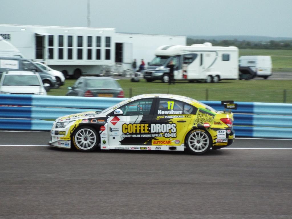 IlesRicky's tweet photo. The @UKPMR Chevrolet is my favorite looking car on the grid this year. @newshamracing @HelpforHeroes @CoffeedropsCoUk http://t.co/vaRzgmSPkQ