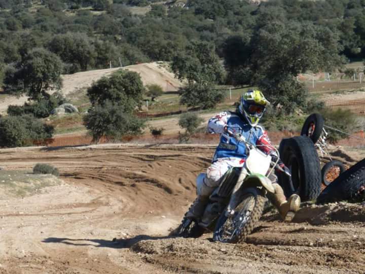 Royanejos's tweet photo. Motoclub Royanejos,gestiona instalaciones municipales del @ayto_merida,circuitos de Cross,Enduro y quadcross 4-4 http://t.co/UJ7zBeRmdl