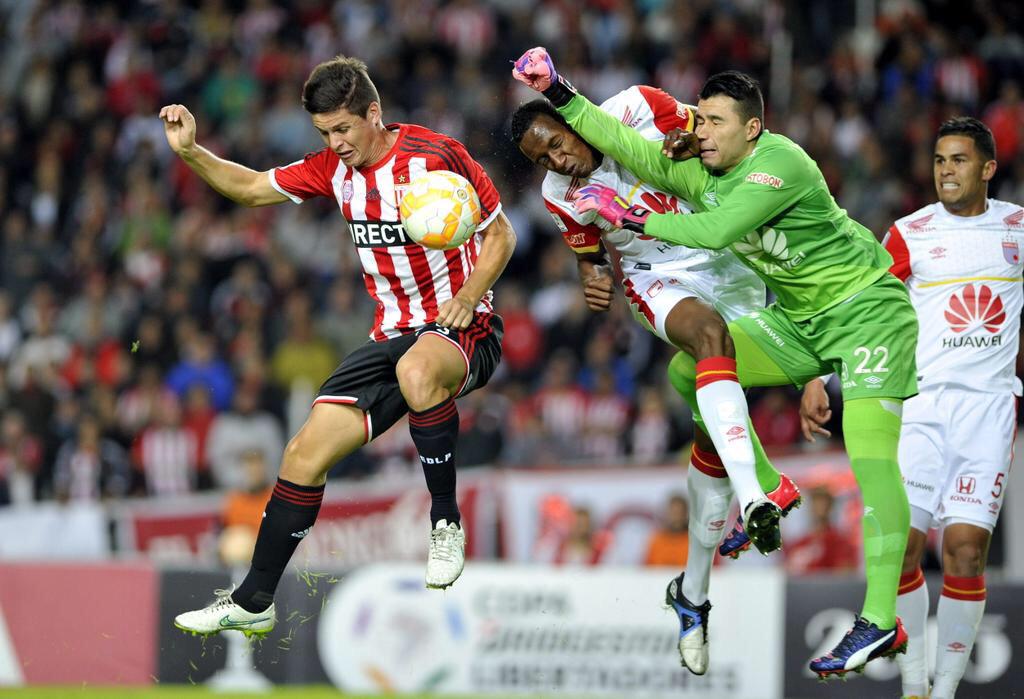 Jorge_BarriL's tweet photo. #CopaLibertadores ¿Quién clasifica a Cuartos de Final? Ida: ganó el Pincha 2-1.

RT #IndepStaFe

FAV #Estudiantes http://t.co/kY6qCglQp2