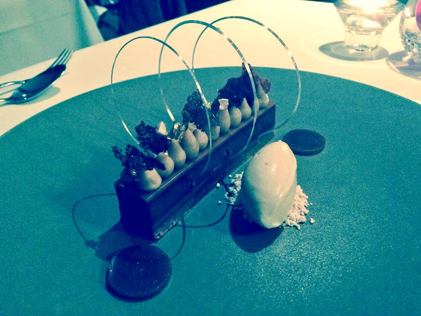 eannahassett's tweet photo. Stunning @_the_GREENHOUSE finishing with Chocolate, Peanut and Banana @MichelinGuideUK #michelinquality http://t.co/0NL5KMAAjq