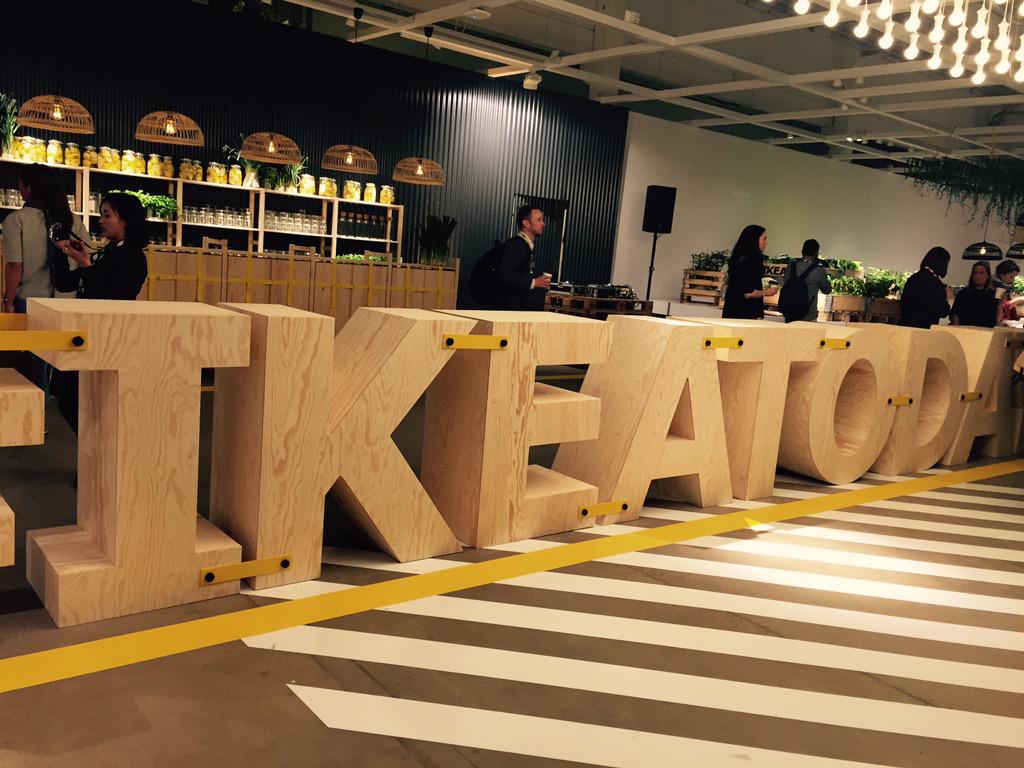 decoratrix's tweet image. 230 periodistas de más de 100 países. Y Decoratrix too! #ikeatoday #democraticdesign @IKEA_Spain