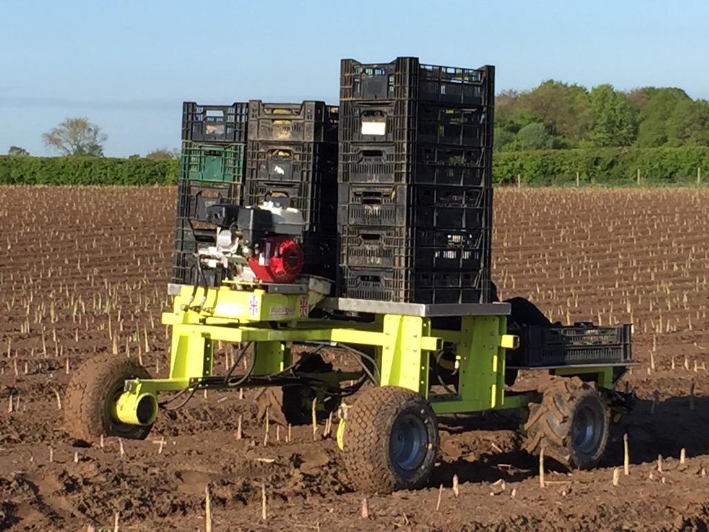 MultiMoke's tweet photo. Machines #harvesting #asparagus in Peru, Switzerland, Belgium, Denmark, France...and in the UK on #britishasparagus http://t.co/svtwZ50lZg