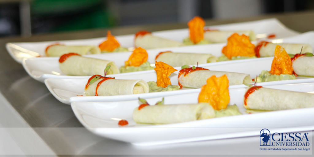 CESSAMX's tweet photo. Ceviche envuelto en láminas de jícama y chips de camote. RT si ya conoces #SCOLA, FAV si quieres venir a probar. http://t.co/uIk95DwEoX