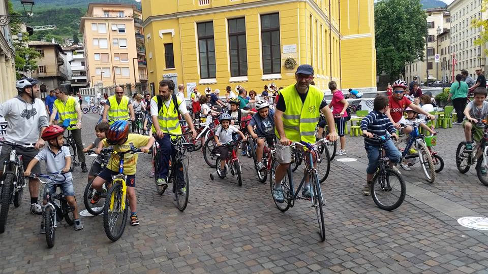 roveretogreen's tweet photo. https://t.co/FRETEm85bm
#bici  #bicicletta #bimbinbici @ComuneRovereto @andreamiorandi 
grazie a tutti! http://t.co/zfL4pKvrly