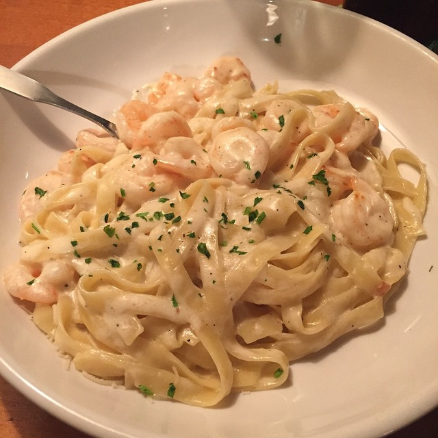 olivegarden's tweet photo. RT if you are dreaming of Alfredo! http://t.co/29hnSkA35H