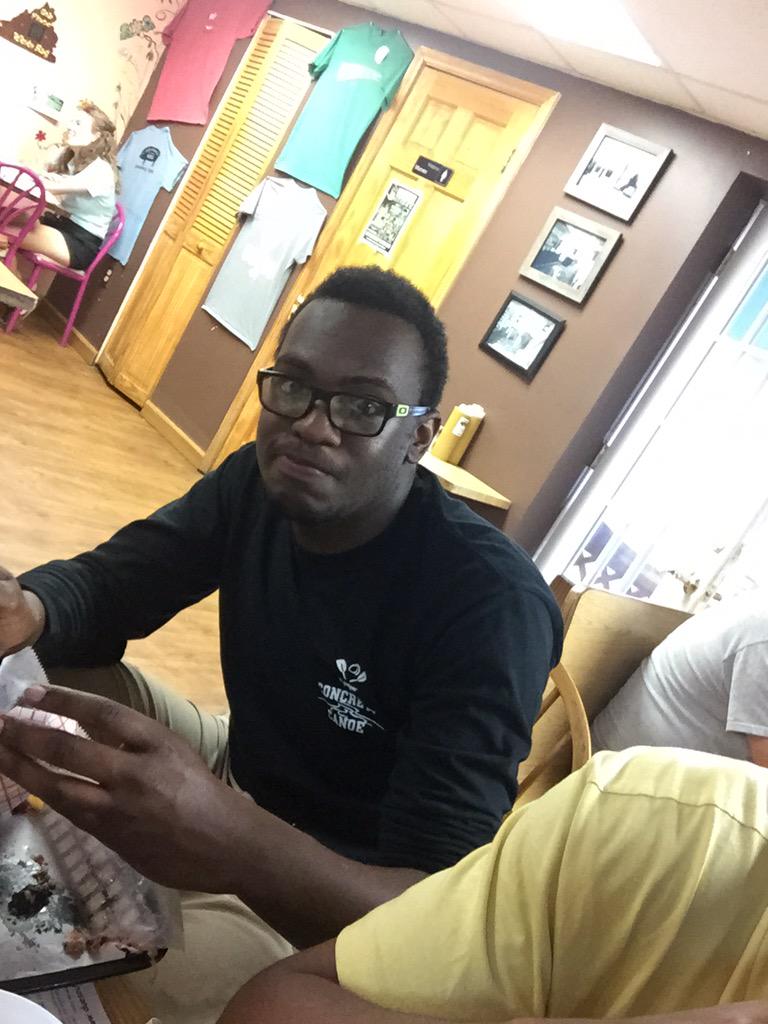 VTConcreteCanoe's tweet photo. Junior member, Terrell @stayz_lockeddwn, celebrating with pork after Finals! http://t.co/NywFRGq3xf