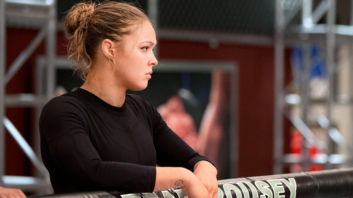 HaymakerBlog's tweet image. Ronda Rousey hasn't checked Twitter replies since doing 'The Ultimate Fighter' 
foxs.pt/1cuexhO #UFC