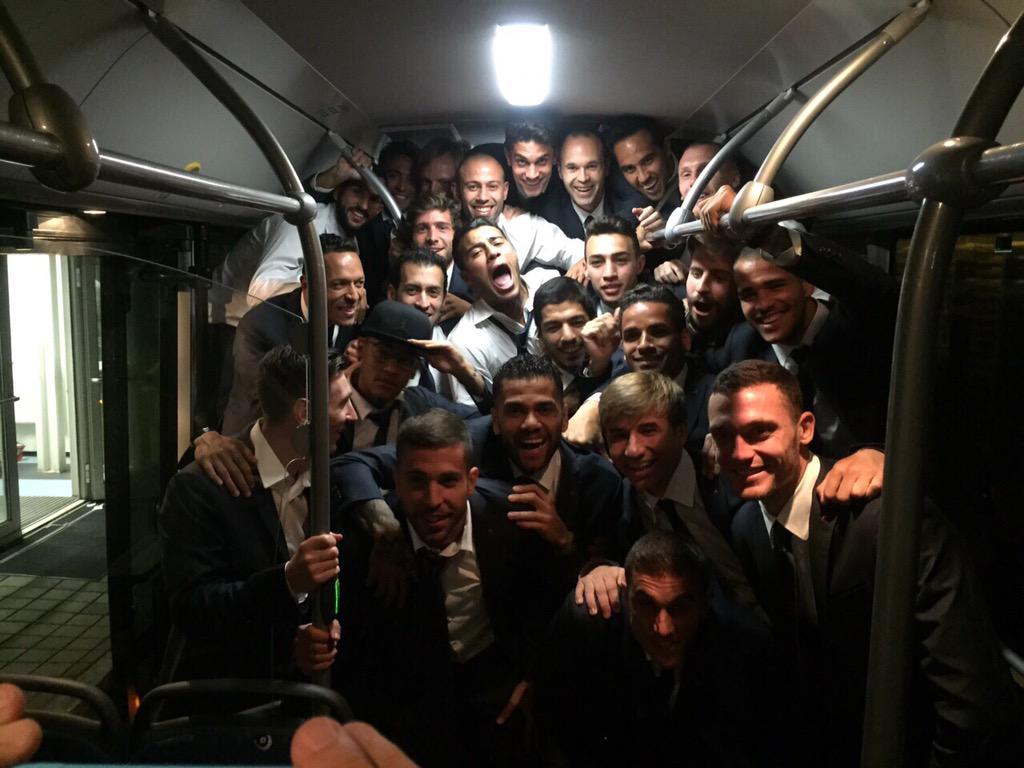LuisSuarez9's tweet photo. Vamoooooooos!! Grande equipo!!!!!! Estamos en la final!!!! Qué orgullo!!! http://t.co/ZZixgN50Gj