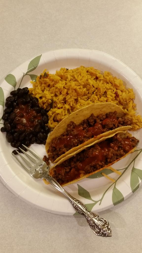 cowboytroy's tweet photo. #TacoTuesday  !!!!! #FineDinnerWare http://t.co/RLbvaLFoNR
