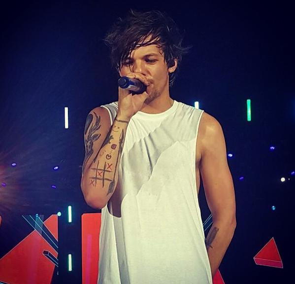smile_524's tweet photo. La voz de Louis! 😍😍😍❤❤
#WeWantNoControlAsSingle http://t.co/oC9INVXmlD