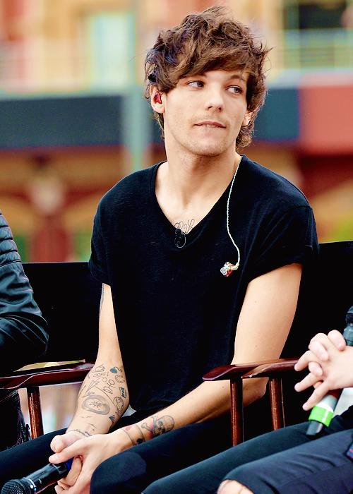 smile_524's tweet photo. La voz de Louis! 😍😍😍❤❤
#WeWantNoControlAsSingle http://t.co/oC9INVXmlD