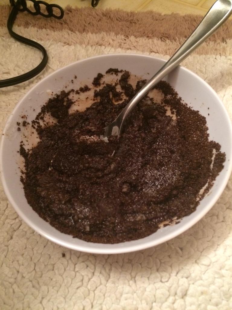 tess_bradleyyy's tweet photo. #springwithbeth coffee body scrub!❤️ @BethanyMota http://t.co/o6sPDc6y3S