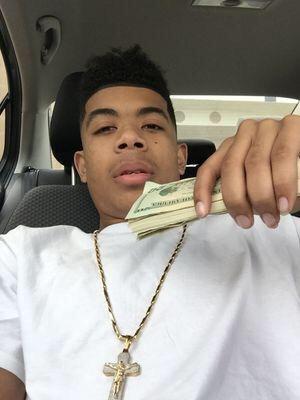 FASTCASHFOREVA's tweet image. TRULLA MAFIA AINT HAVING SHIT JEROME NEED TO PUT HIS LIL NIGGAS ON ! THIS YOUNG NIGGA GOT 20s ON TOP FAKE PAPER